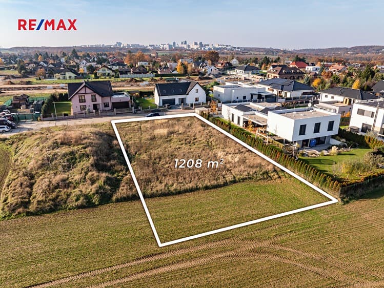 Prodej stavebního pozemku 1 208 m²