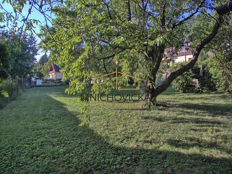 Prodej stavebního pozemku 1 040 m²