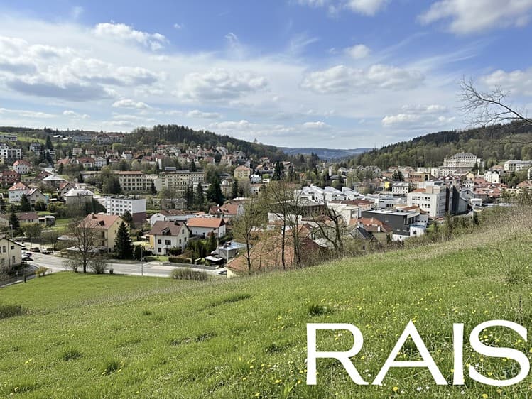 Prodej stavebního pozemku 1 833 m²