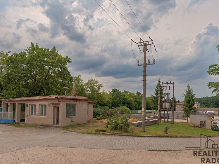 Prodej výrobní haly, prostoru 1 000 m²