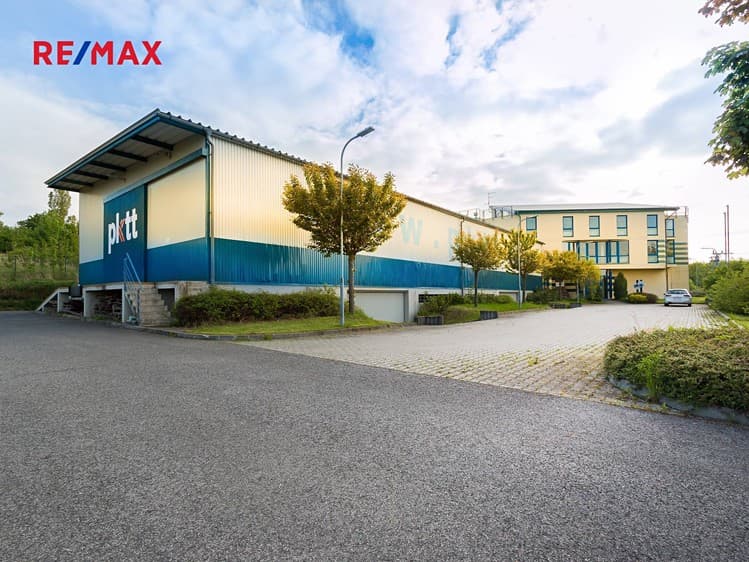Prodej skladového prostoru 2 325 m²