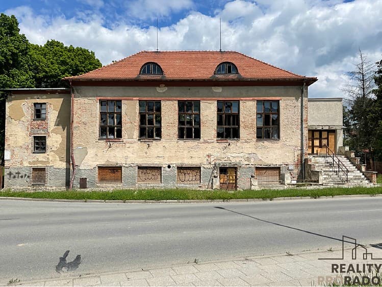 Prodej komerční nemovitosti 1 000 m²