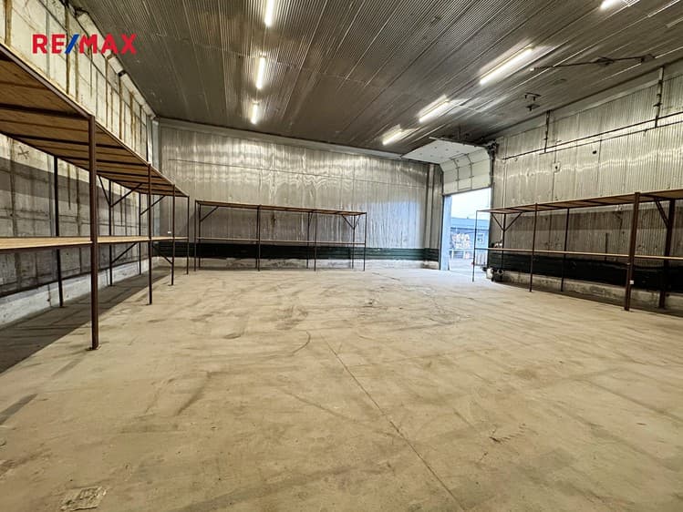 Pronájem skladového prostoru 232 m²