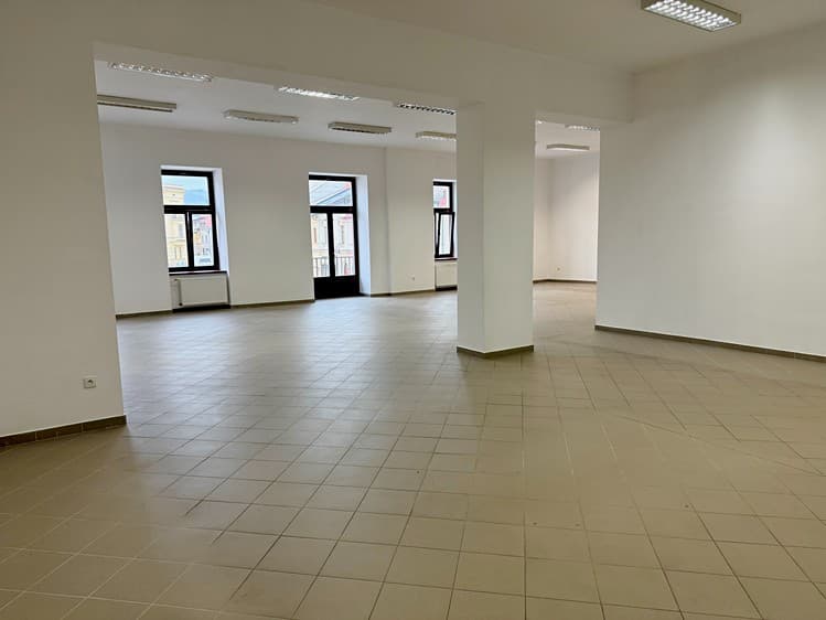 Pronájem obchodního prostoru 148 m²