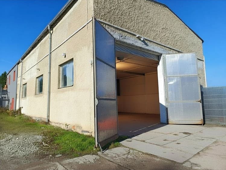 Pronájem skladového prostoru 300 m²