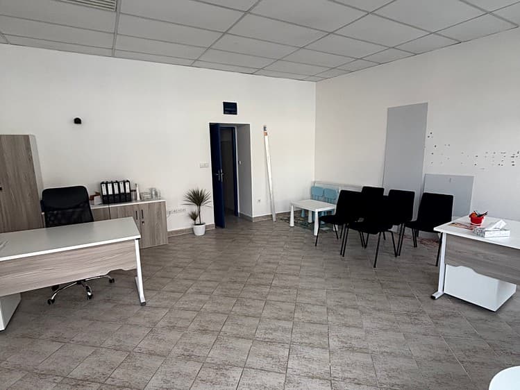 Pronájem obchodního prostoru 42 m²