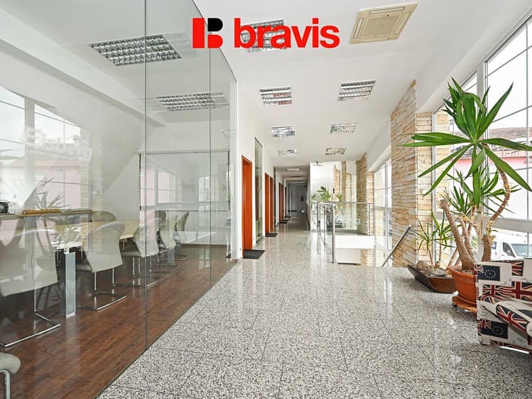 Pronájem kanceláře 1 016 m²