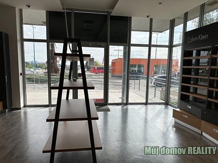 Pronájem obchodního prostoru 79 m²
