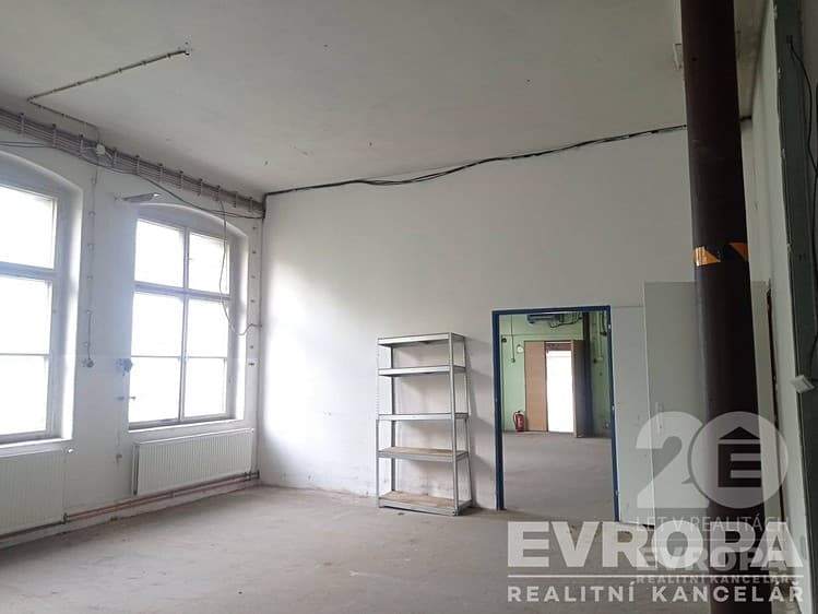 Pronájem výrobní haly, prostoru 220 m²