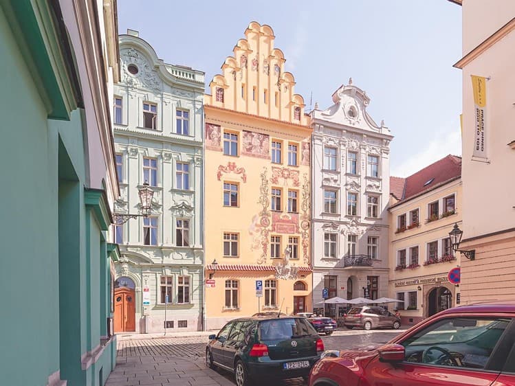 Pronájem bytu 1+kk 36 m² (Podkrovní)