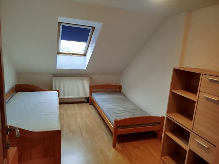 Pronájem bytu 1+kk 12 m² (Podkrovní)