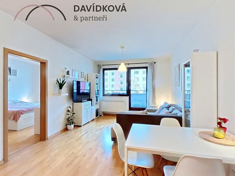Pronájem bytu 2+1 63 m² (Jednopodlažní)