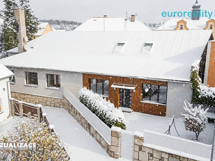 Prodej rodinného domu 274 m², pozemek 627 m²