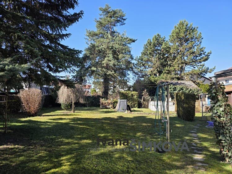 Prodej stavebního pozemku 910 m²