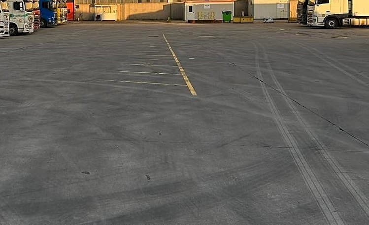 Pronájem komerčního pozemku 2 000 m²