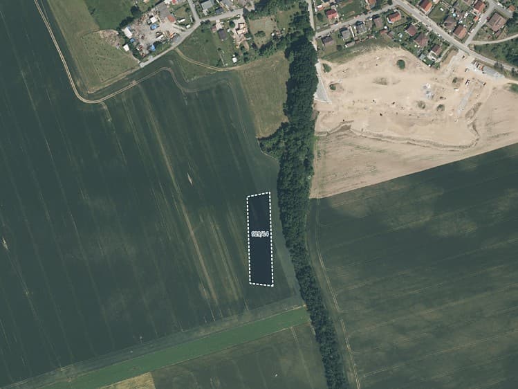 Prodej pole 3 831 m²