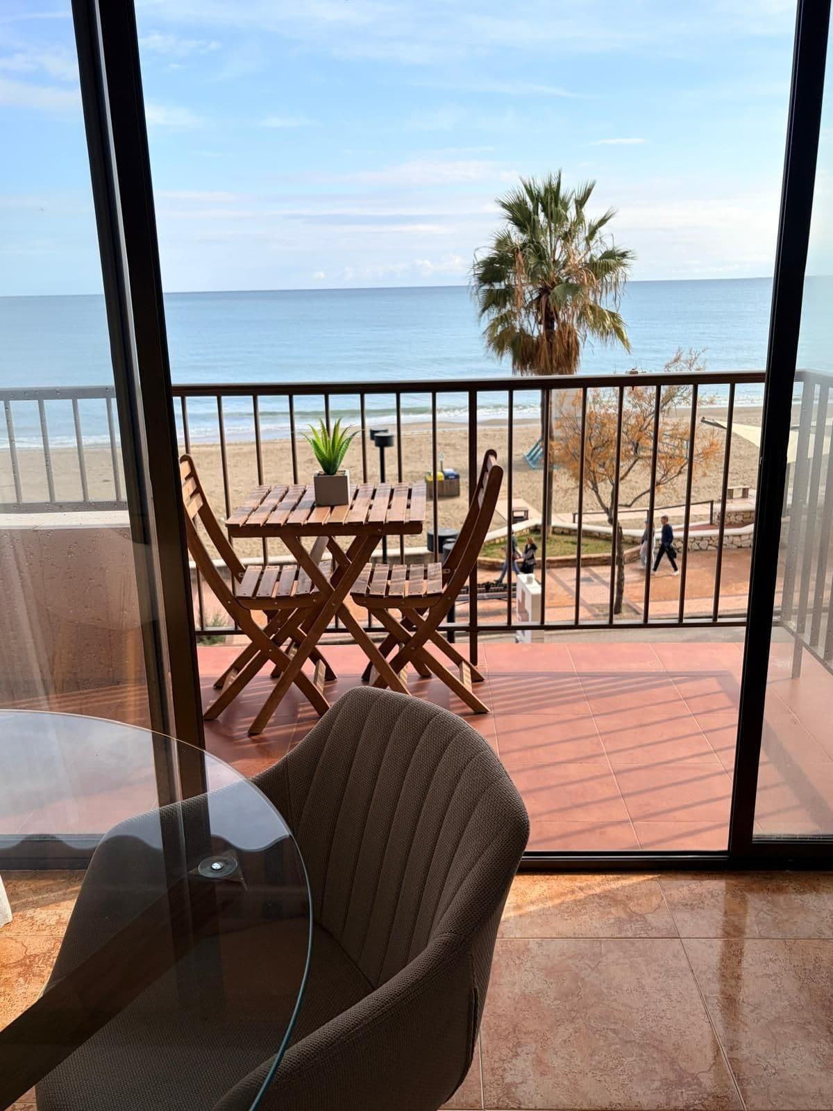 ¡Descubre tu nuevo hogar en el corazón del Paseo Marítimo de Fuengirola!
Este hermoso piso se encuentra a solo unos pas