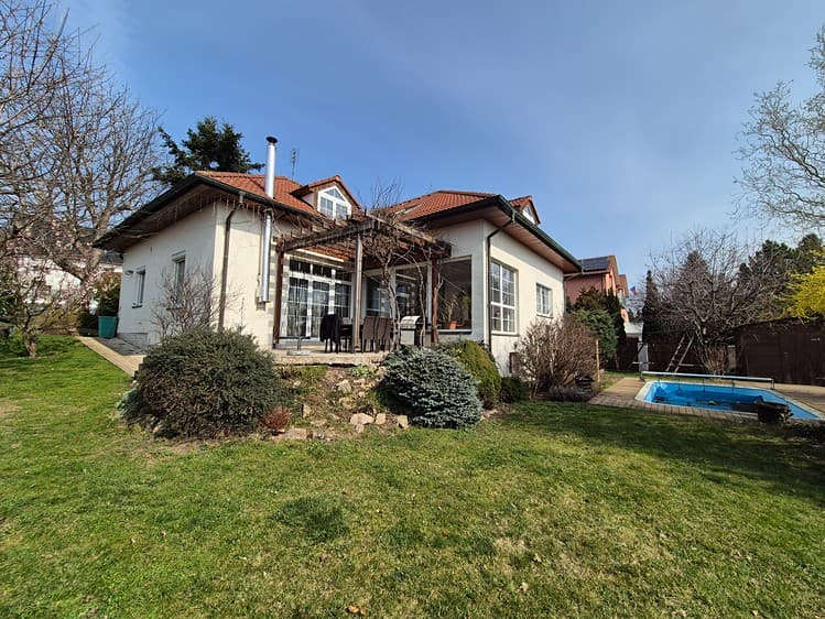 Prodej vily 320 m², pozemek 715 m²