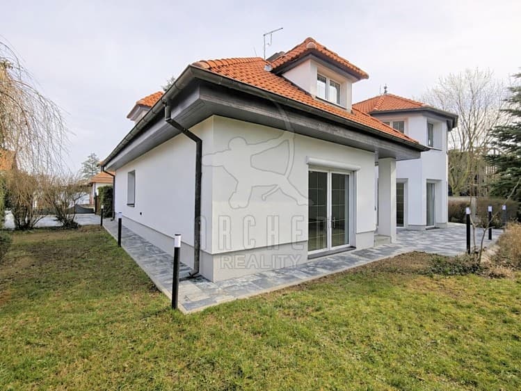 Prodej rodinného domu 298 m², pozemek 730 m²