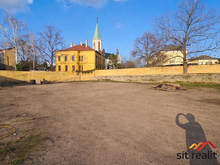 Pronájem komerčního pozemku 1 510 m²