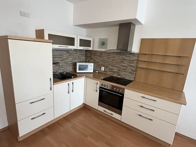 Pronájem bytu 1+kk 38 m²