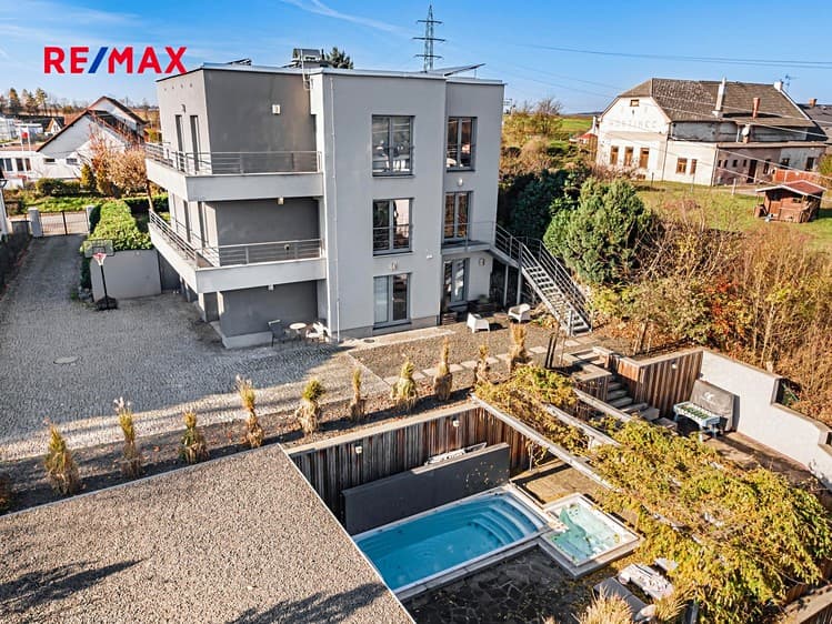 Prodej rodinného domu 379 m², pozemek 1 897 m²