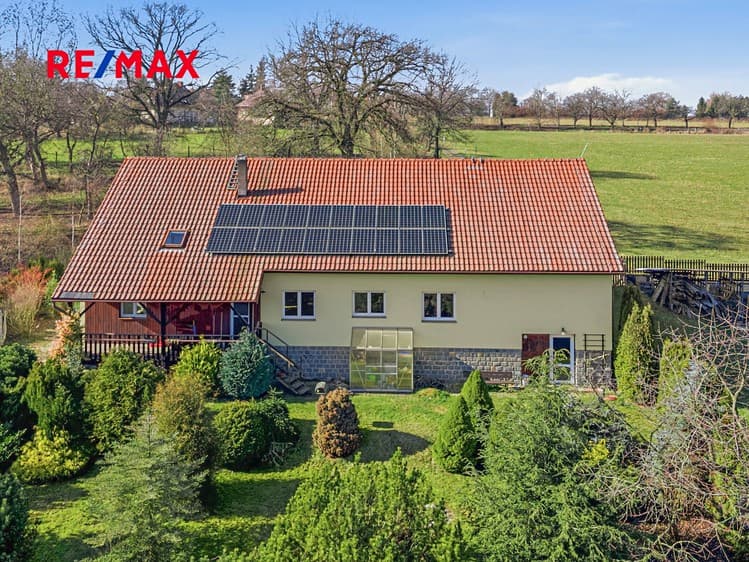 Prodej rodinného domu 308 m², pozemek 12 767 m²