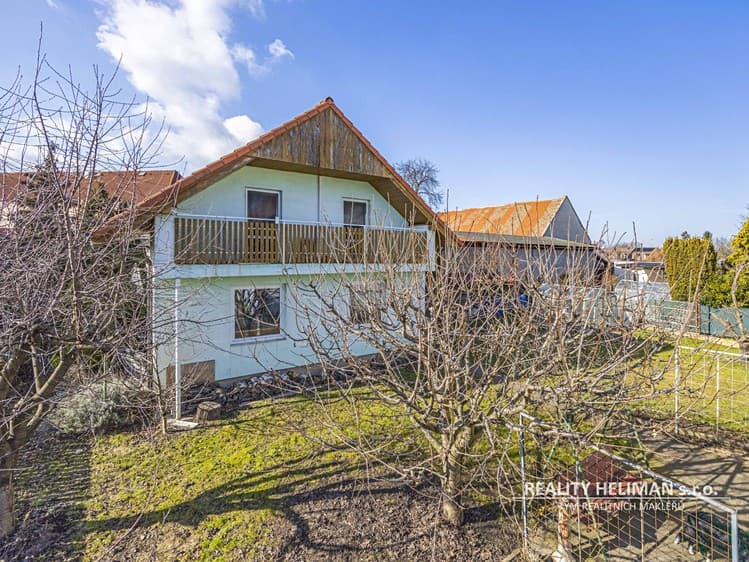 Prodej rodinného domu 293 m², pozemek 775 m²
