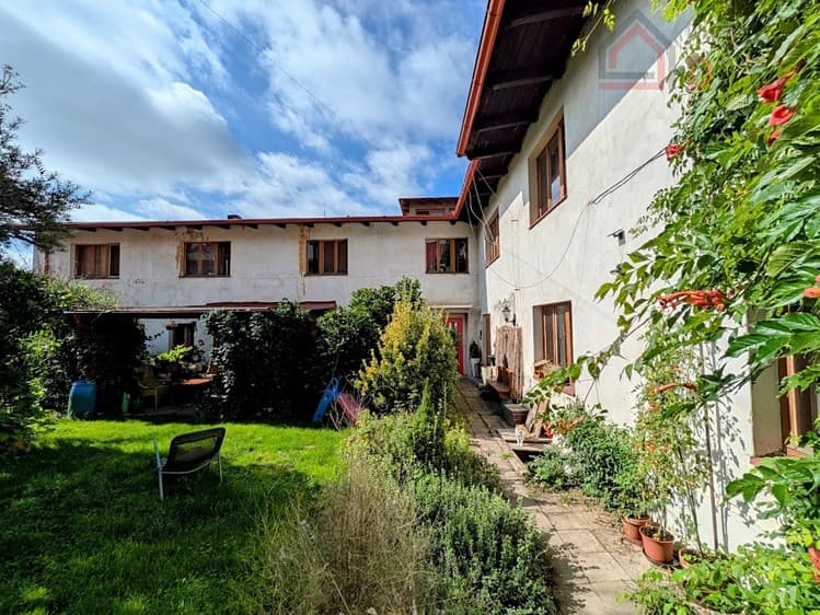 Prodej rodinného domu 600 m², pozemek 931 m²