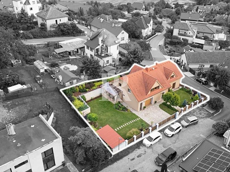 Prodej rodinného domu 280 m², pozemek 831 m²