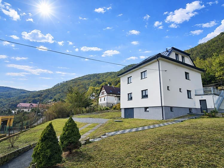 Prodej rodinného domu 272 m², pozemek 1 368 m²