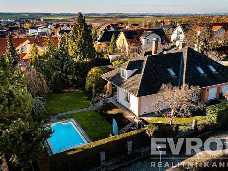 Prodej rodinného domu 363 m², pozemek 972 m²