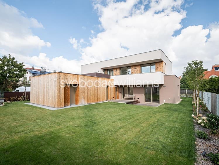 Prodej vily 291 m², pozemek 739 m²