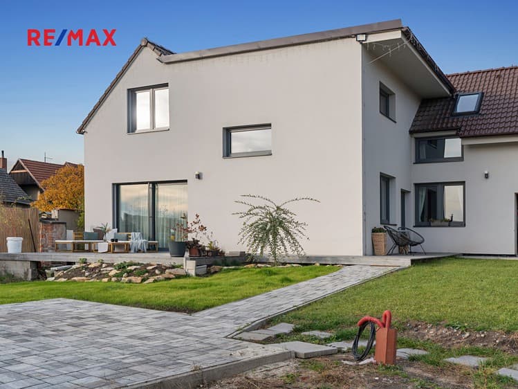 Prodej rodinného domu 316 m², pozemek 736 m²