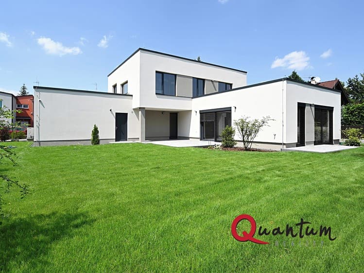 Pronájem rodinného domu 250 m², pozemek 952 m²