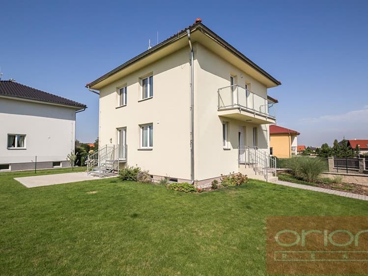 Pronájem rodinného domu 280 m², pozemek 822 m²