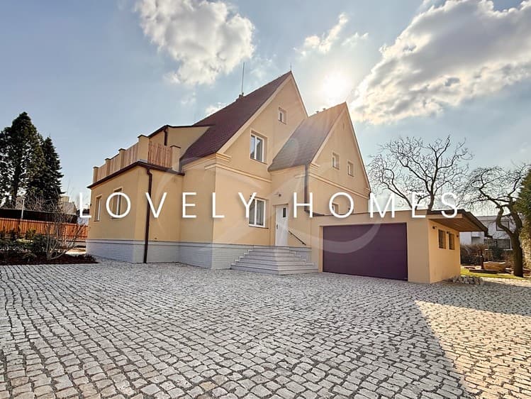 Pronájem rodinného domu 210 m², pozemek 1 100 m²