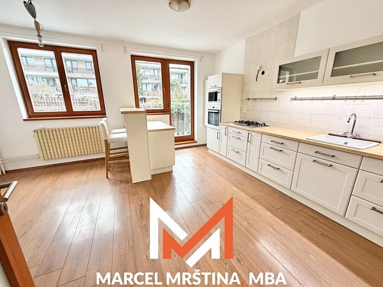 Pronájem rodinného domu 209 m², pozemek 190 m²