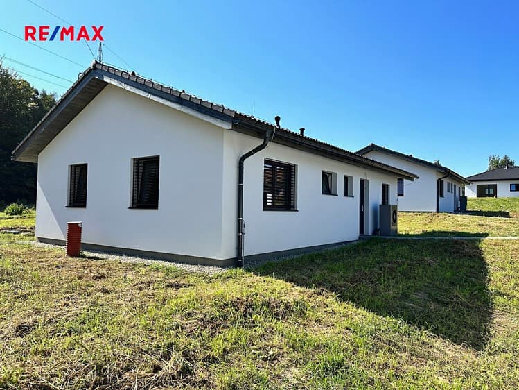 Pronájem rodinného domu 90 m², pozemek 3 341 m²