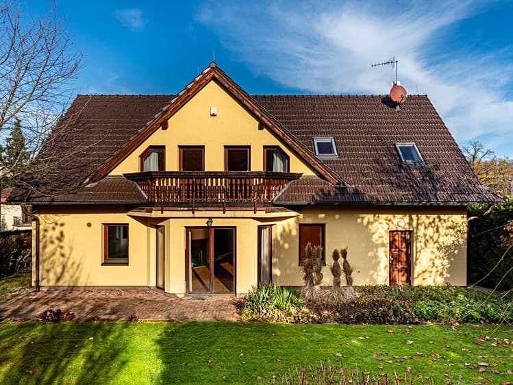 Pronájem rodinného domu 300 m², pozemek 713 m²