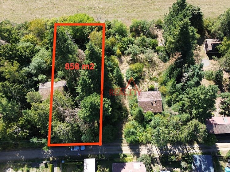 Prodej stavebního pozemku 858 m²