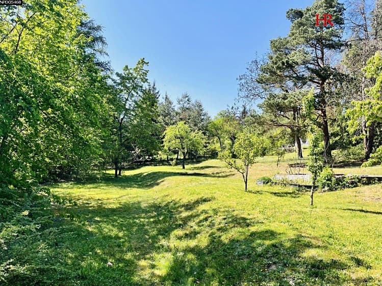 Prodej stavebního pozemku 1 700 m²