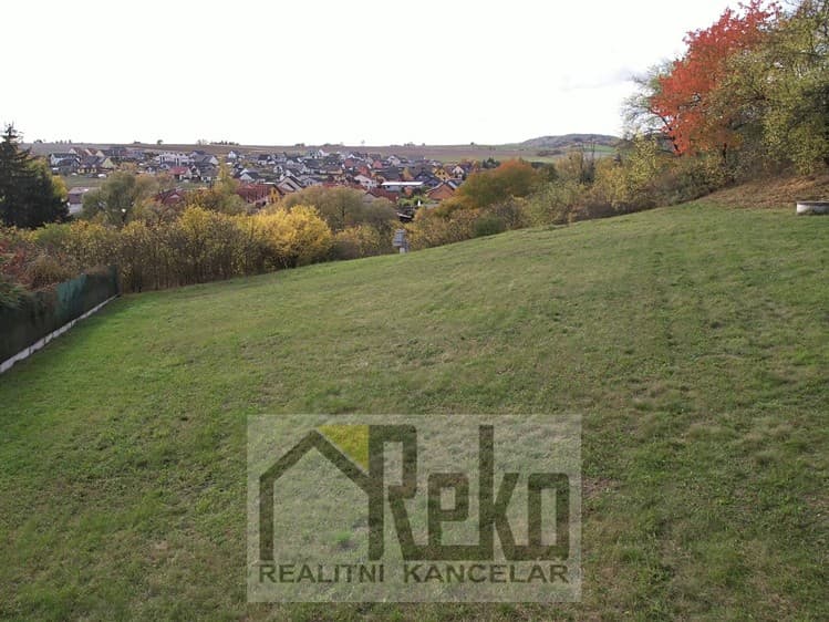 Prodej stavebního pozemku 1 689 m²