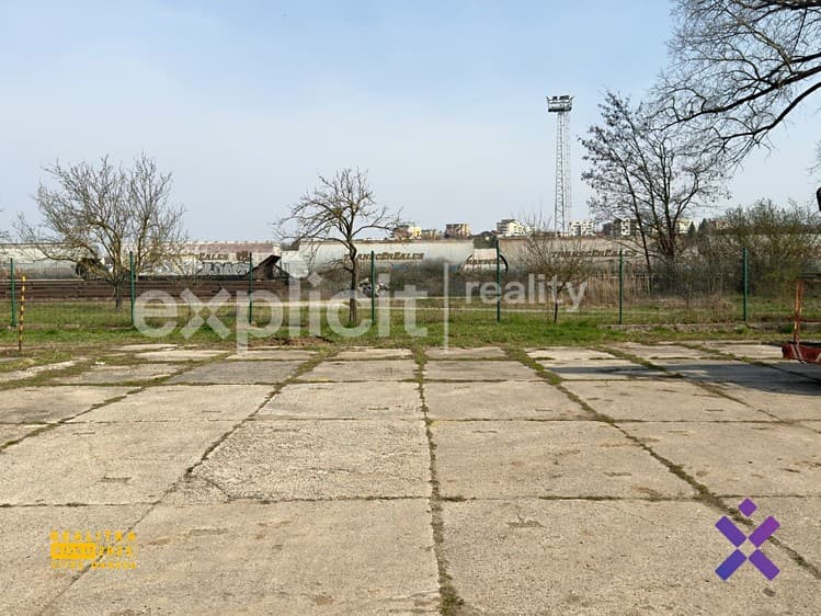 Pronájem komerčního pozemku 100 m²