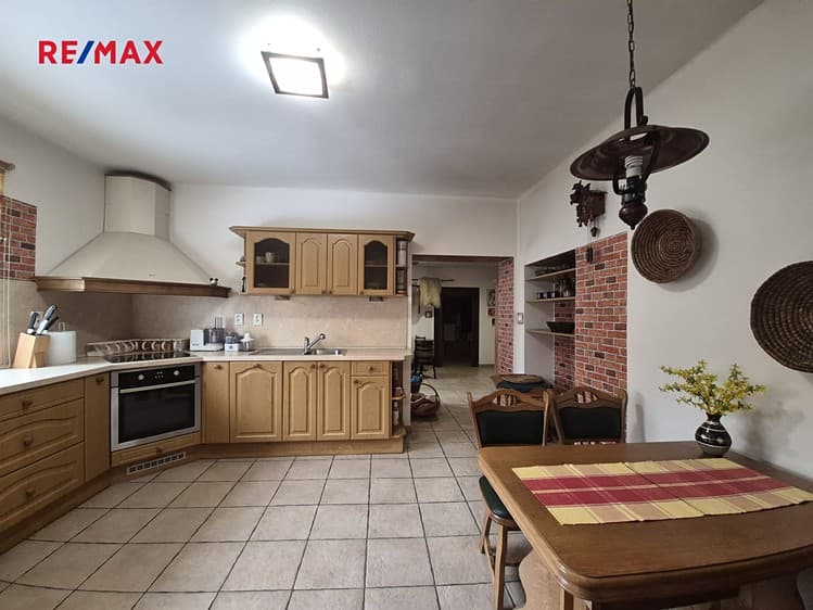 Prodej výrobní haly, prostoru 680 m²