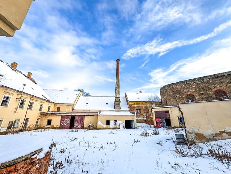 Prodej komerční nemovitosti 4 000 m²
