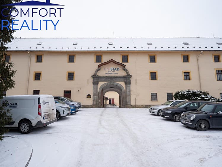 Prodej komerční nemovitosti 1 900 m²