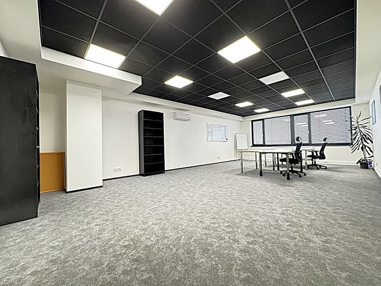 Pronájem kanceláře 369 m²