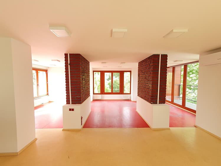 Pronájem kanceláře 200 m²