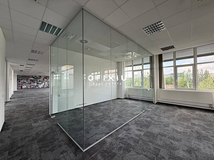 Pronájem kanceláře 420 m²